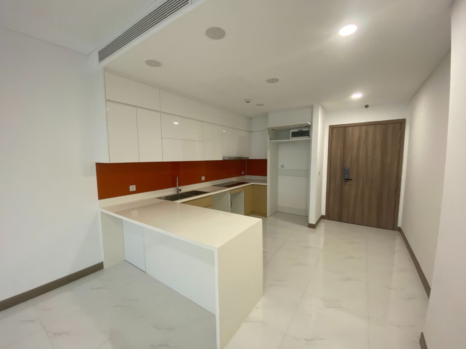 Unfurnished apartment for rent in Binh Thanh