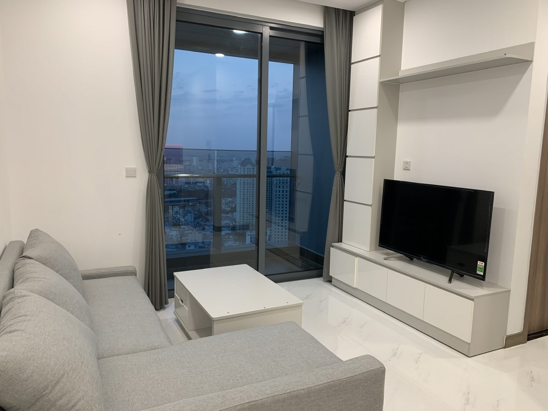 Opulent full furnished 1bedroom apartment in Sunwah Pearl residence boasting breathtaking city views