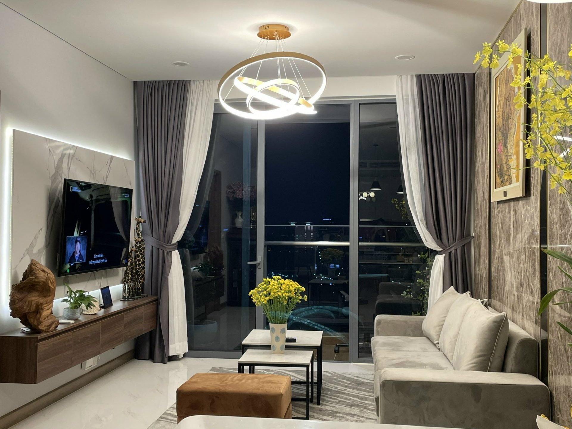 Rent high floor apartment in Sunwah Pearl with river view