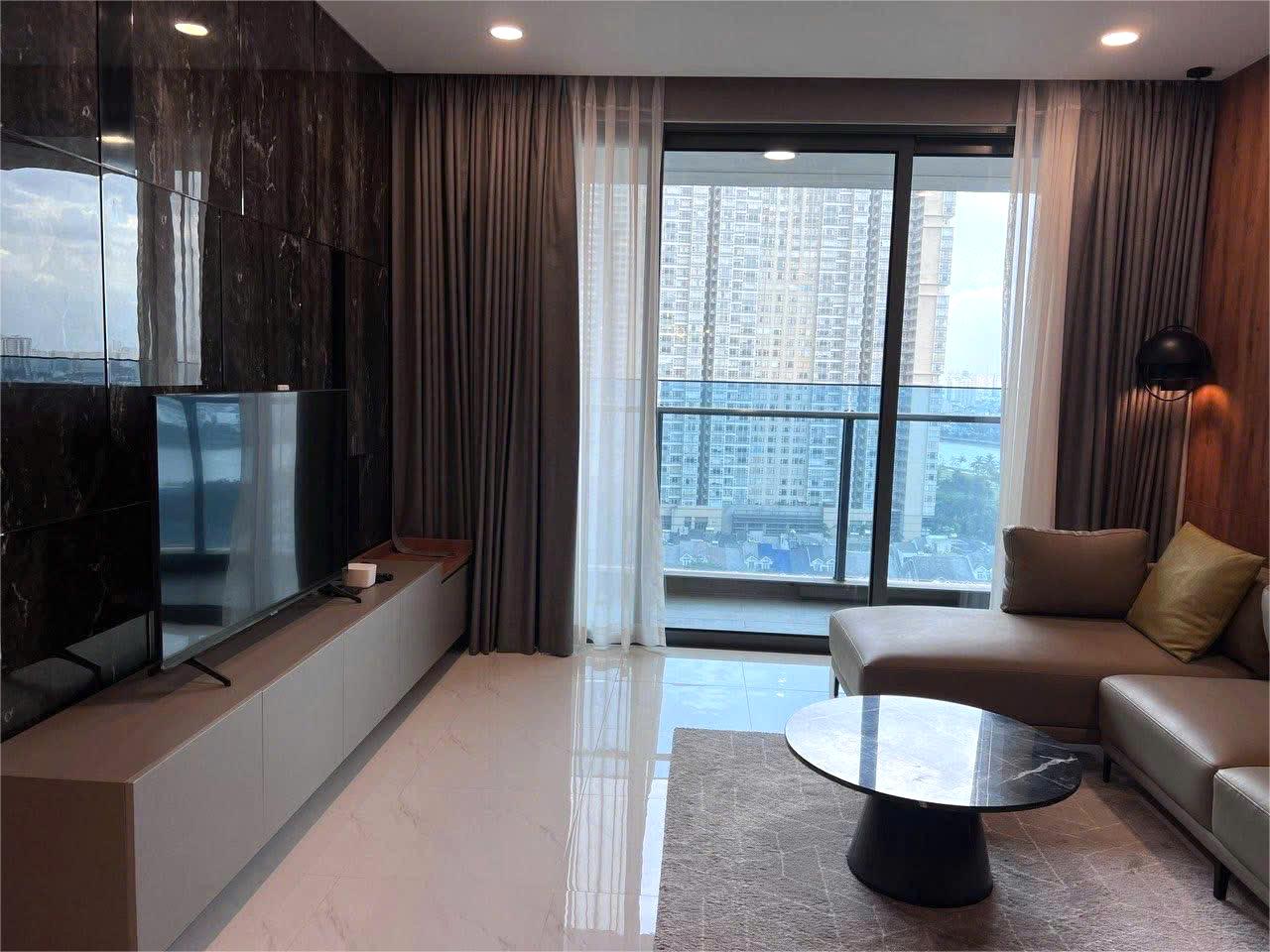 Golden House 3 bedroom apartment for rent in Sunwah Pearl