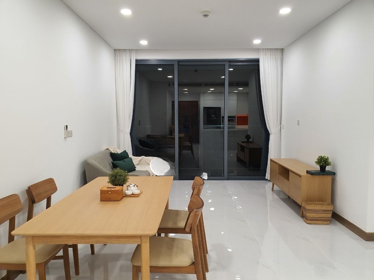 High floor 2 bedroom apartment for rent in Sunwah Pearl